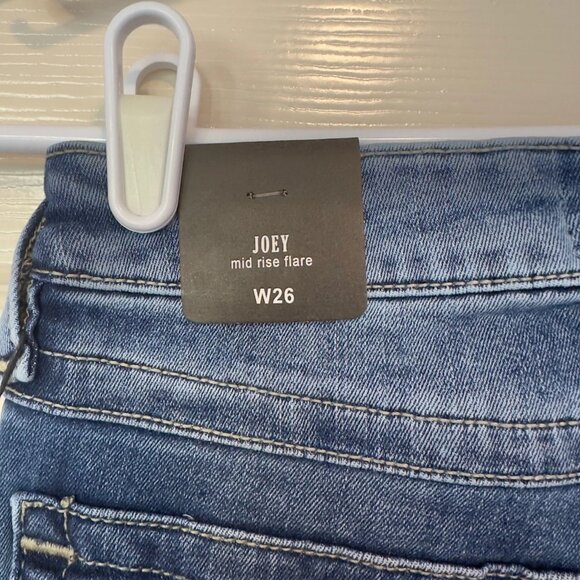 NWT True Religion Joey Flare Jeans Size 26 Medium Wash Flap Pockets Twist Hem - Picture 8 of 12